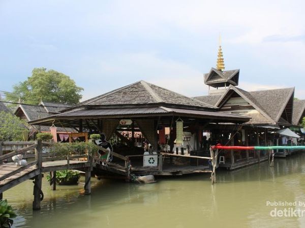 Belanja Seru di Pasar Apung Pattaya, Thailand