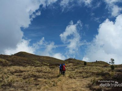 Berbagai Sisi Fotogenik Gunung Prau