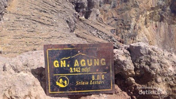 Berlari di Atap Bali