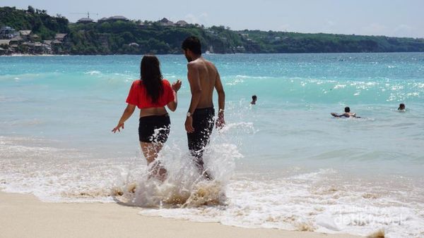 Bersantai Sejenak di Pantai Dreamland, Bali