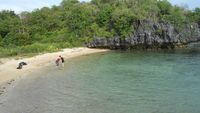 Bukan Cuma Semen, Gresik Punya Pantai Super Cantik
