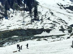 Bukan di Eropa, Pegunungan Salju Cantik Ini Ada di India