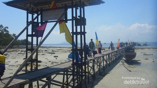 Byur! Snorkeling Sore-sore di Lemukutan, Kalbar