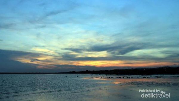 Camplong, Pantai Pasir Putih Berair Jernih di Madura