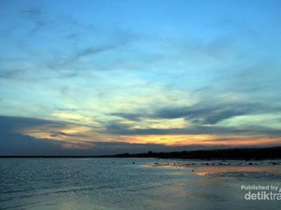 Camplong, Pantai Pasir Putih Berair Jernih di Madura