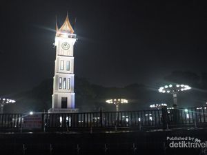 Cantiknya Jam Gadang Saat Malam Hari