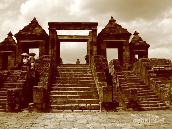 Cantiknya Kota Yogyakarta dari Candi Ratu Boko