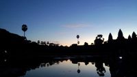 Cantiknya Sunrise Khas Indochina di Angkor Wat