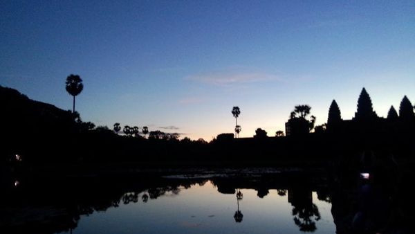 Cantiknya Sunrise Khas Indochina di Angkor Wat