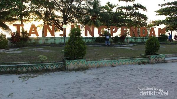 Cantiknya sunset di Tanjung Pendam