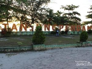 Cantiknya sunset di Tanjung Pendam
