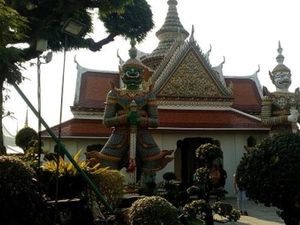Cantiknya Wat Arun, Destinasi Ikonik di Bangkok Thailand