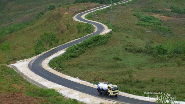 Coba Tebak, Jalanan Meliak-liuk yang Kece Ini Ada di Mana?