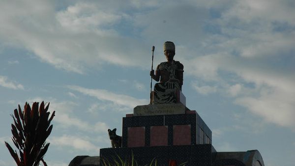 Danau Toba dan Kuburan Rp 2 Miliar