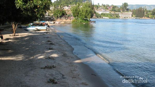 Danau Toba Ternyata Punya Pantai Pasir Putih