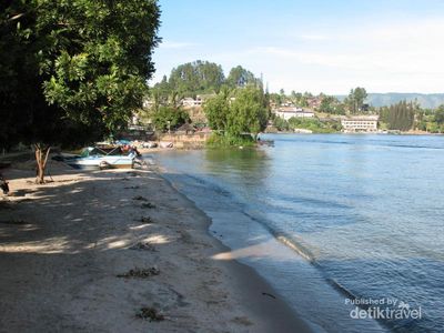 Danau Toba Ternyata Punya Pantai Pasir Putih