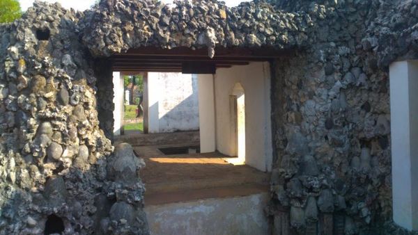 Di Gua Ini, Konon Keluarga Sultan Cirebon Bersemedi