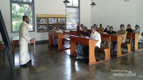 Di Masa Lalu, Beskap Jadi Seragam Para Calon Dokter