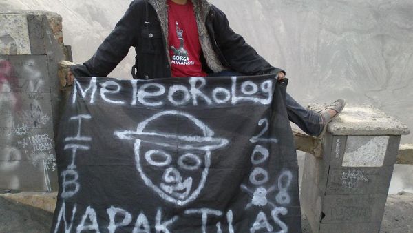 Dibuat Takjub dengan Lautan Pasir Bromo