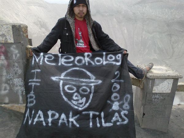 Dibuat Takjub dengan Lautan Pasir Bromo