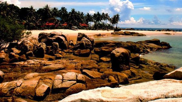 Eksotisme Pantai Parai di Timur Pulau Bangka