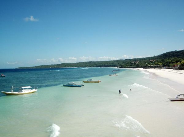 Exotisme Pantai  Bira