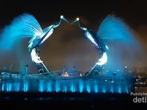 Foto: Ada Crane Bisa Menari di Singapura