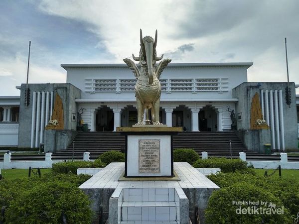 Foto: Arca Emas dan Sisa Kejayaan Kesultanan Kutai