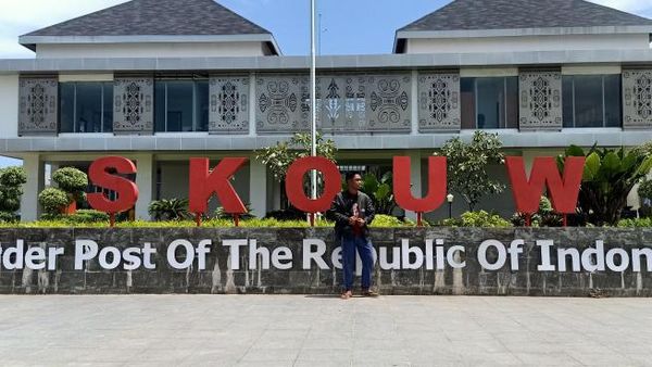 Foto: Bangga! Menginjakkan Kaki di Pos Perbatasan RI-Papua Nugini