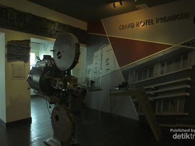 Foto: Bangku yang Pernah Diduduki Charlie Chaplin di Bandung