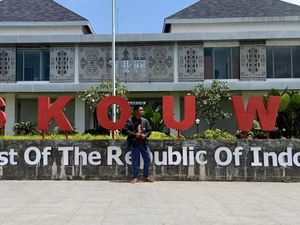 Foto: Berdiri di Perbatasan Indonesia-Papua Nugini