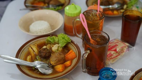 Foto Berkeliling Solo Menikmati Kuliner dan Destinasinya