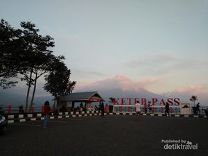 Foto: Betah Berlama-lama di Ketep Pass