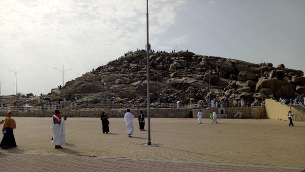 Foto: Bukit Tempat Bertemunya Adam dan Hawa