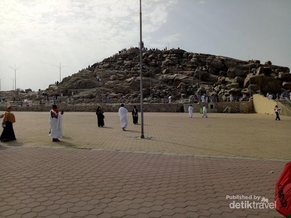 Foto: Bukit Tempat Bertemunya Adam dan Hawa