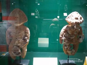 Foto Koleksi Barang Unik Museum History of Java