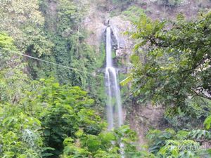 Foto: Merasakan Kesegaran Curug Cimahi