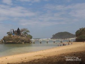 Foto: Pantai-pantai yang Cantik di Malang