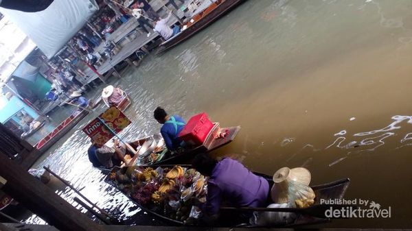 Foto: Pasar yang Tak Biasa di Thailand