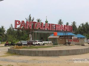 Foto: Penampakan Batu Malin Kundang