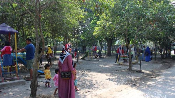 Foto: Taman yang Asri Buat Keluarga di Solo