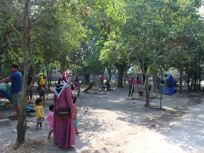 Foto: Taman yang Asri Buat Keluarga di Solo