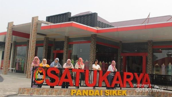 Foto: Tempat Mencari Oleh-oleh di Sumatera Barat