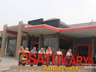 Foto: Tempat Mencari Oleh-oleh di Sumatera Barat