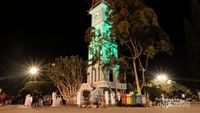Foto: Wisata Malam Jam Gadang