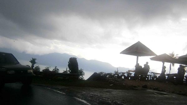 Gagahnya Danau Maninjau di Sumatera Barat