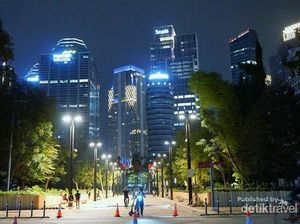 GBK Senayan Saat Malam, Cantik Ya!