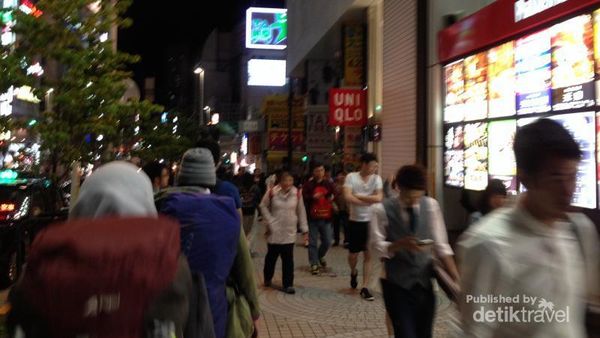 Geliat Sibuk Kota Tokyo di Malam Hari