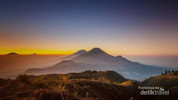 Golden Sunrise Cantik di Gunung Prau & Sikunir