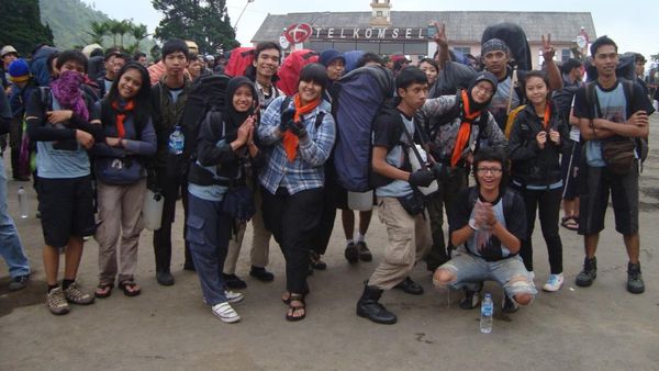 Gunung Slamet yang Mempertemukan Kami